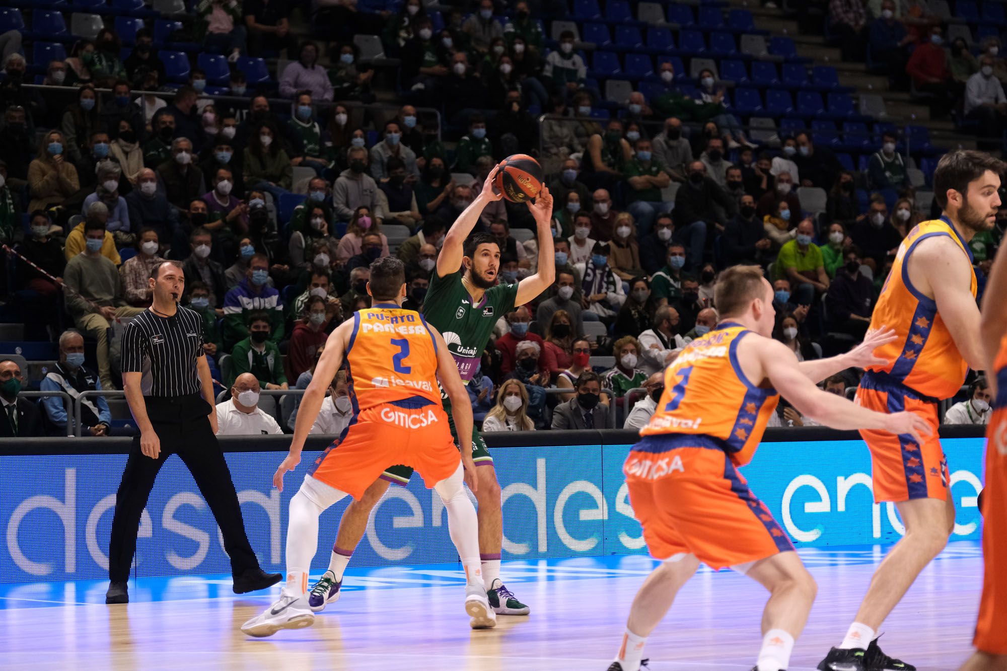 Las imágenes del Unicaja - Valencia Basket de la Liga Endesa.