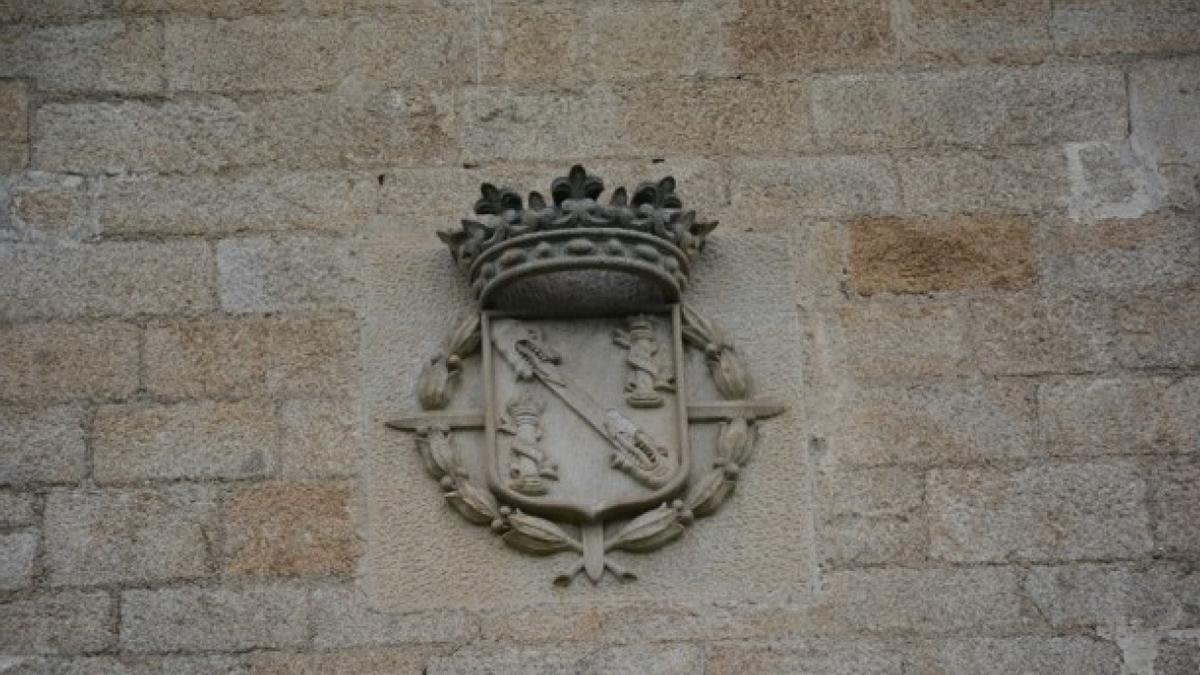 Escudo del ducado de Franco en la fachada del pazo de Meirás
