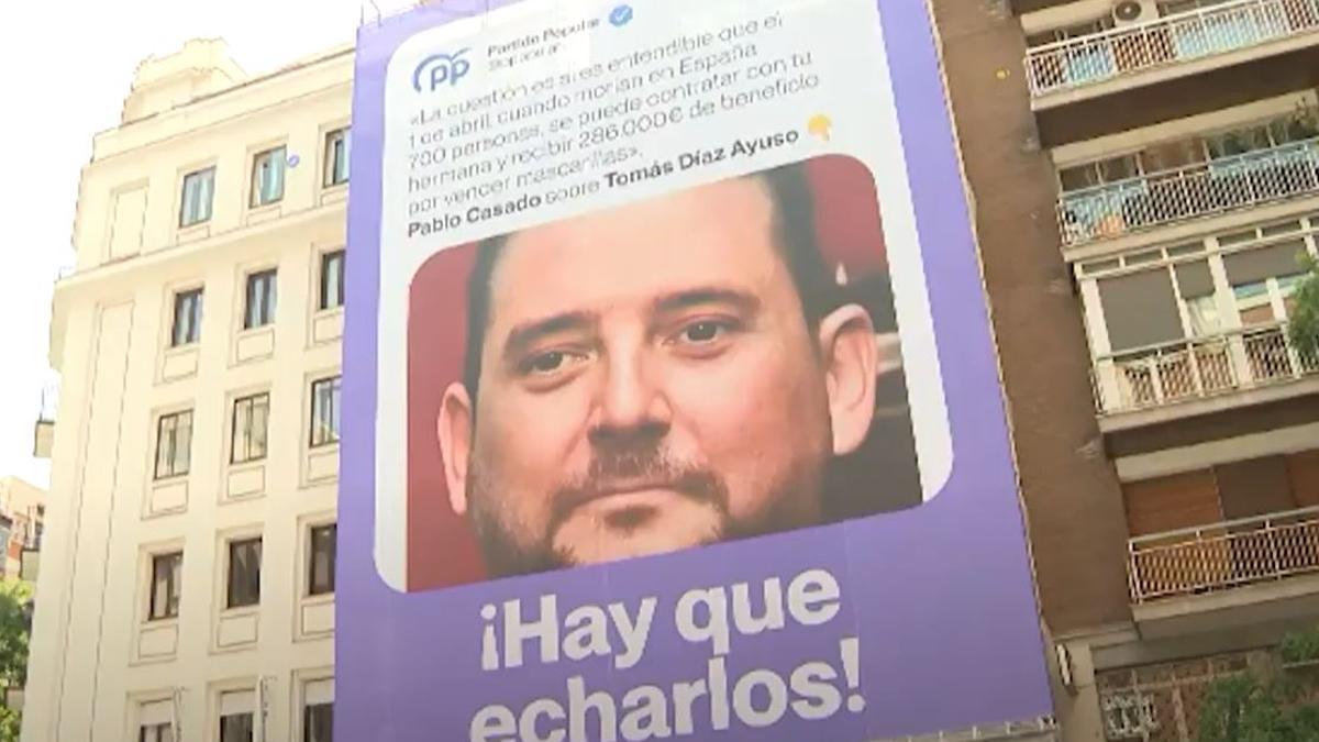 Así es la pancarta que Podemos ha desplegado en Madrid