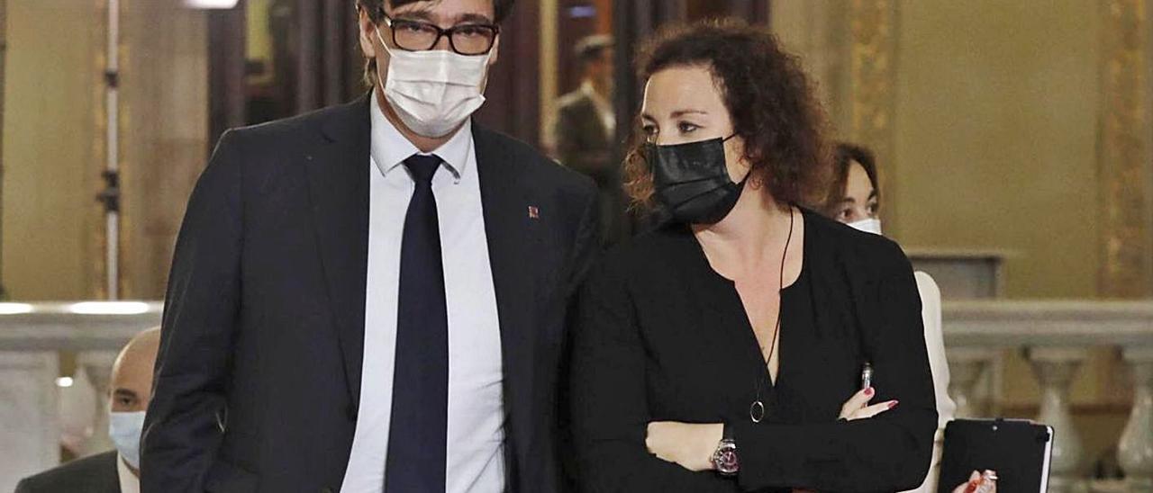 Salvador Illa, junto a la portavoz socialista en el Parlament catalán, Alicia Romero.  | FERRAN NADEU