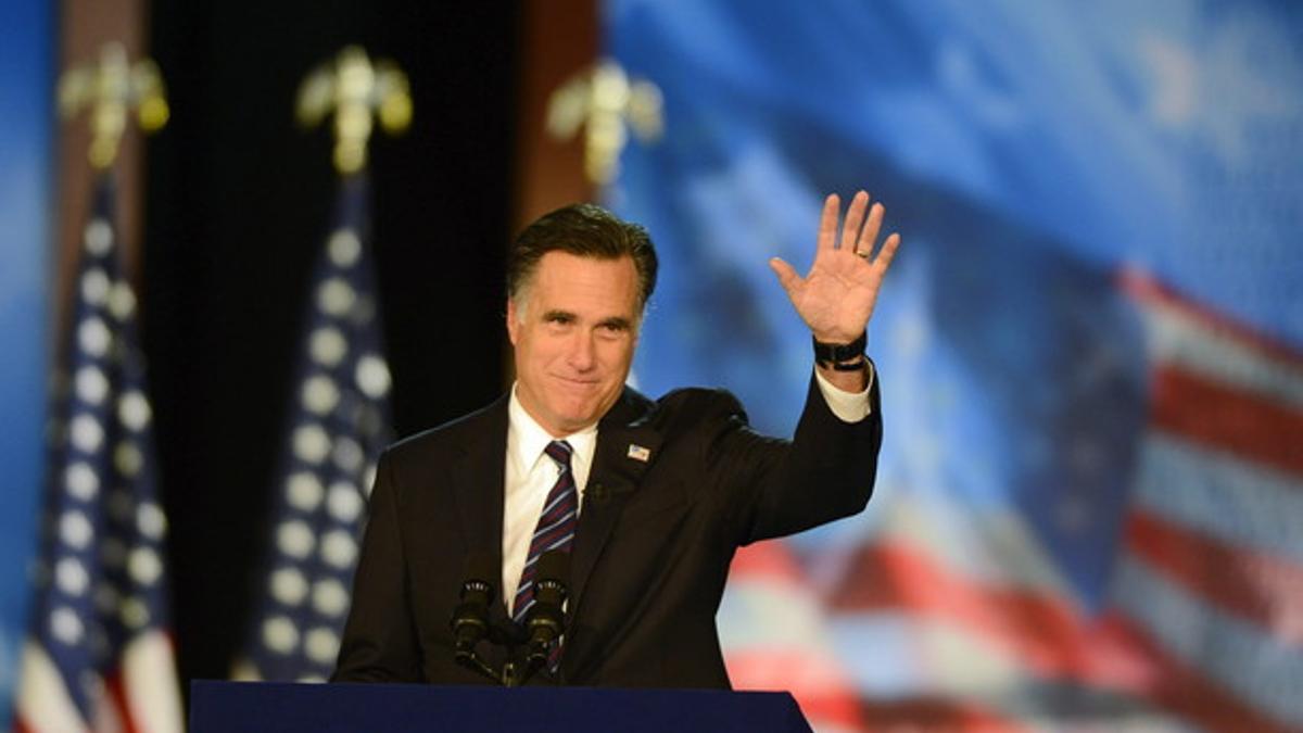 Mitt Romney se despide de sus seguidores tras el discurso en el que reconoció su derrota electoral, el martes en Boston.