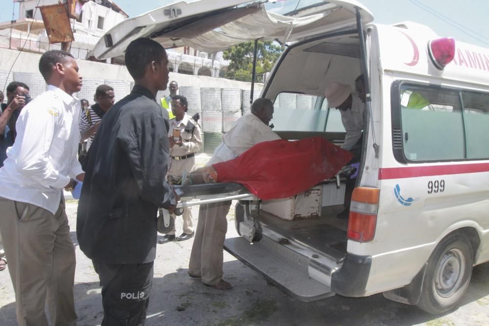 AL MENOS 5 MUERTOS EN UN ATENTADO CON COCHE ...