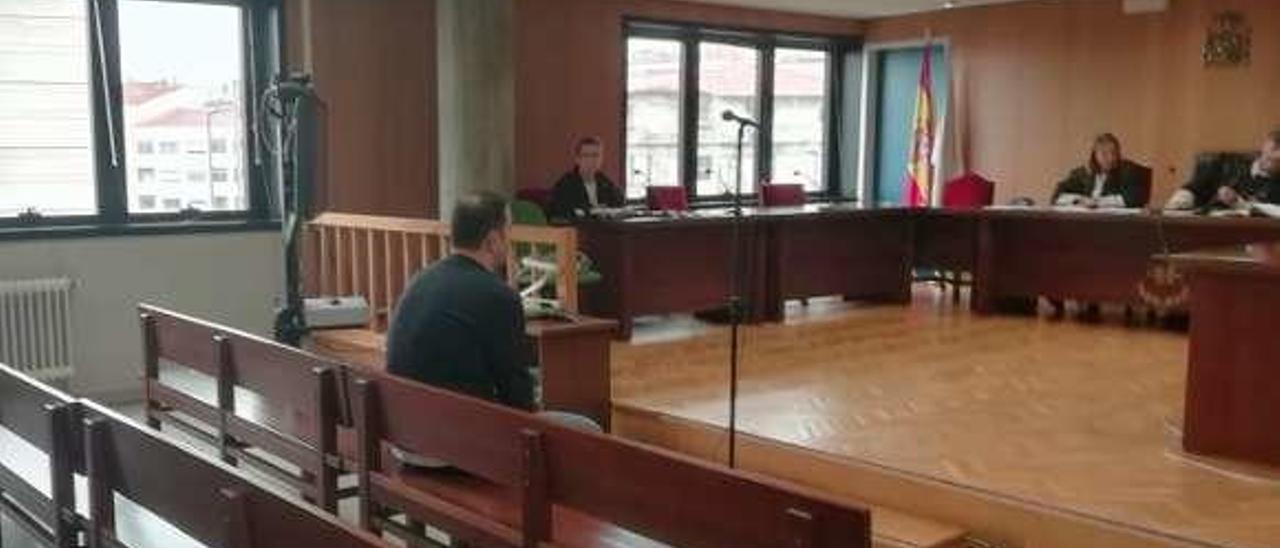 El condenado, en el juicio celebrado en la Audiencia de Vigo. // Fdv