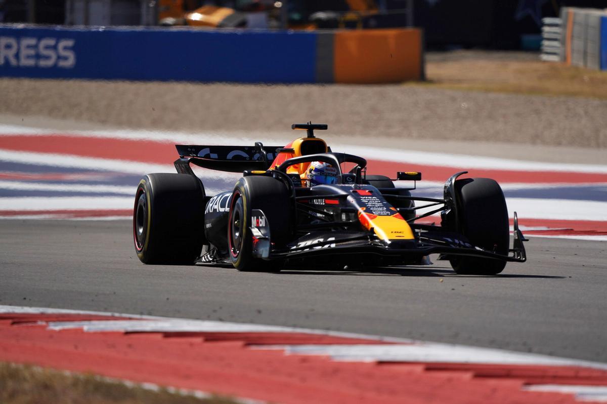 AUSTIN (Estados Unidos), 20/10/2025.- El piloto de Red Bull Racing Max Verstappen de Holanda compite en el Gran Premio de Estados Unidos de Fórmula 1 2025 en el Circuito de las Américas en Austin, Texas, EE.UU., 19 de octubre de 2025. (Fórmula Uno, Países Bajos; Holanda, Estados Unidos) EFE/EPA/DUSTIN SAFRANEK