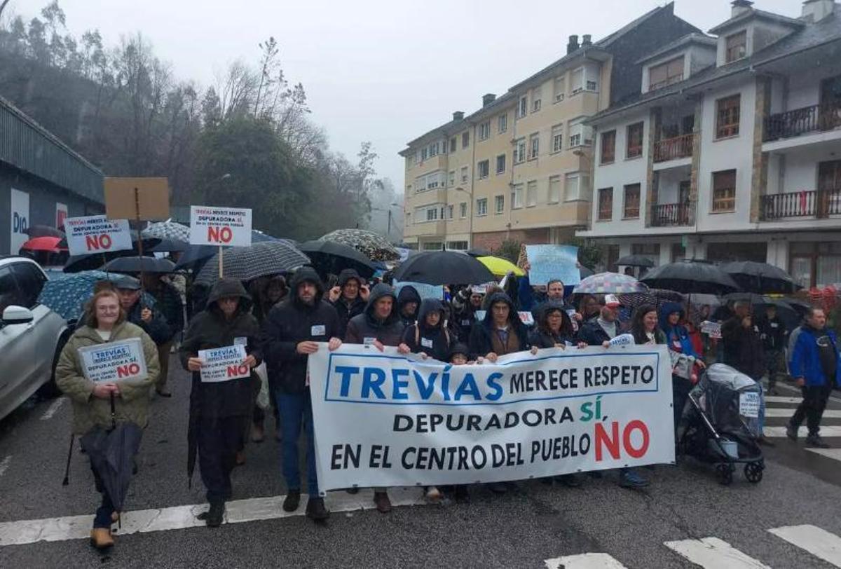 Manifestación en Trevías contra la ubicación de la depuradora.