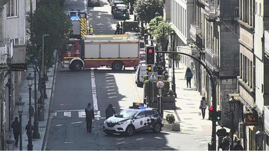 Desalojan un edificio en el centro de Vigo por la rotura de una tubería general