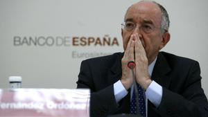 Miguel Ángel Fernández Ordoñez durante una rueda de prensa.