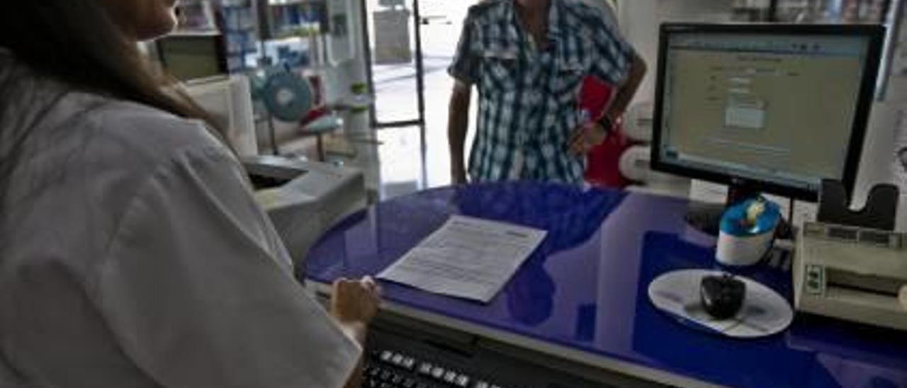 Actividad en una farmacia de la provincia, en una imagen de archivo.