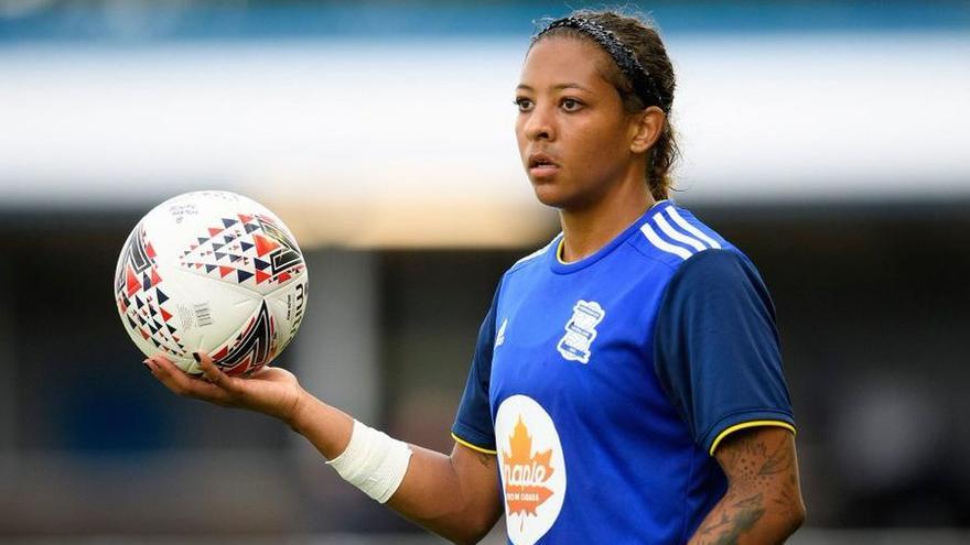 Adrienne Jordan, con la camiseta de su exequipo.