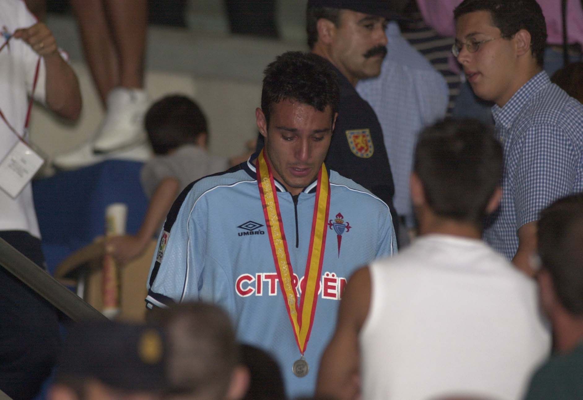 GUSTAVO L�PEZ 30-6-01 Ricardo Grobas Llorando tras perder la final de Copa del Rey ante el Zaragoza.jpg