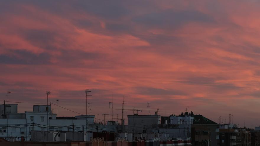 Espectacular candilazo en el atardecer de València