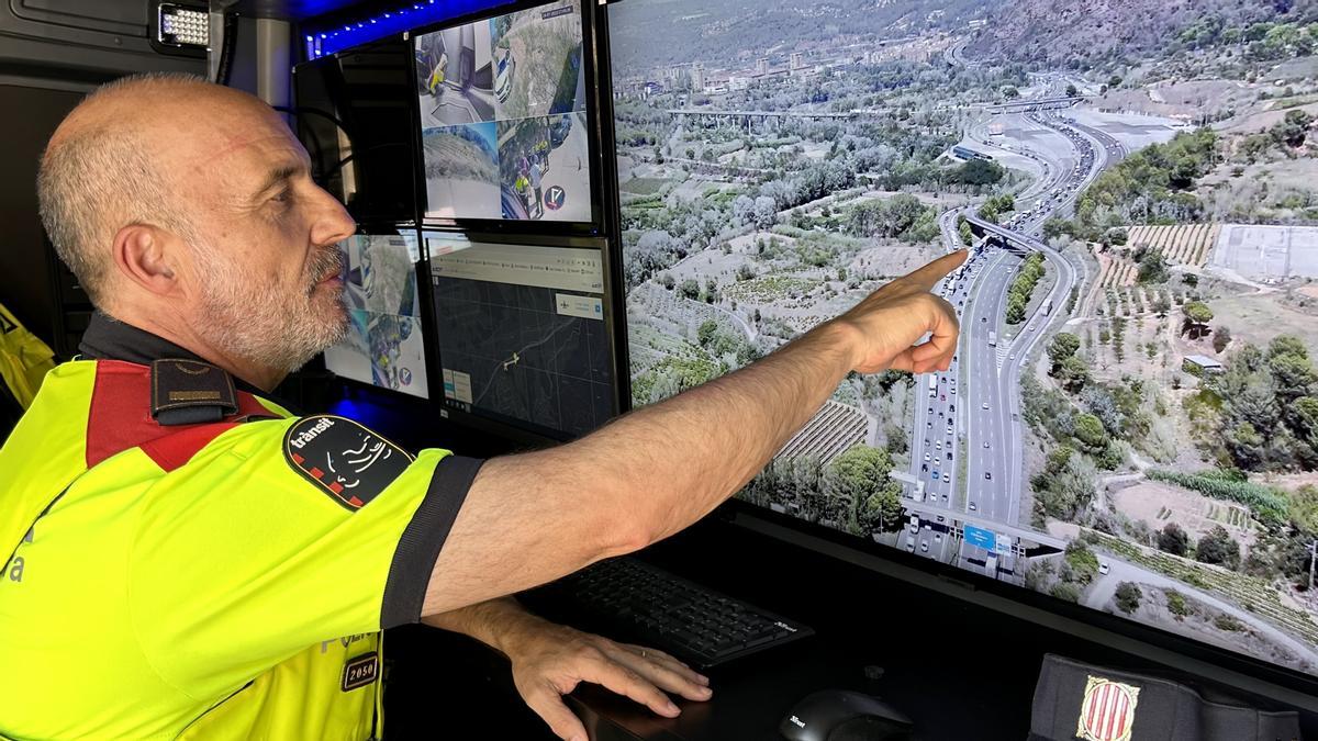 VÍDEO| Així funciona el dron de Trànsit que controla autopistes i multa els infractors