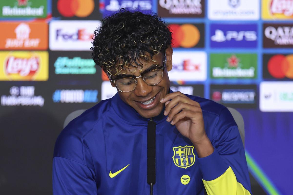 Lamine Yamal durante la rueda de prensa ofrecida en el estadio Metropolitano