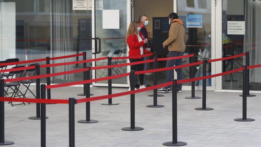 Girona vacuna sense cita prèvia per compensar les anul·lacions