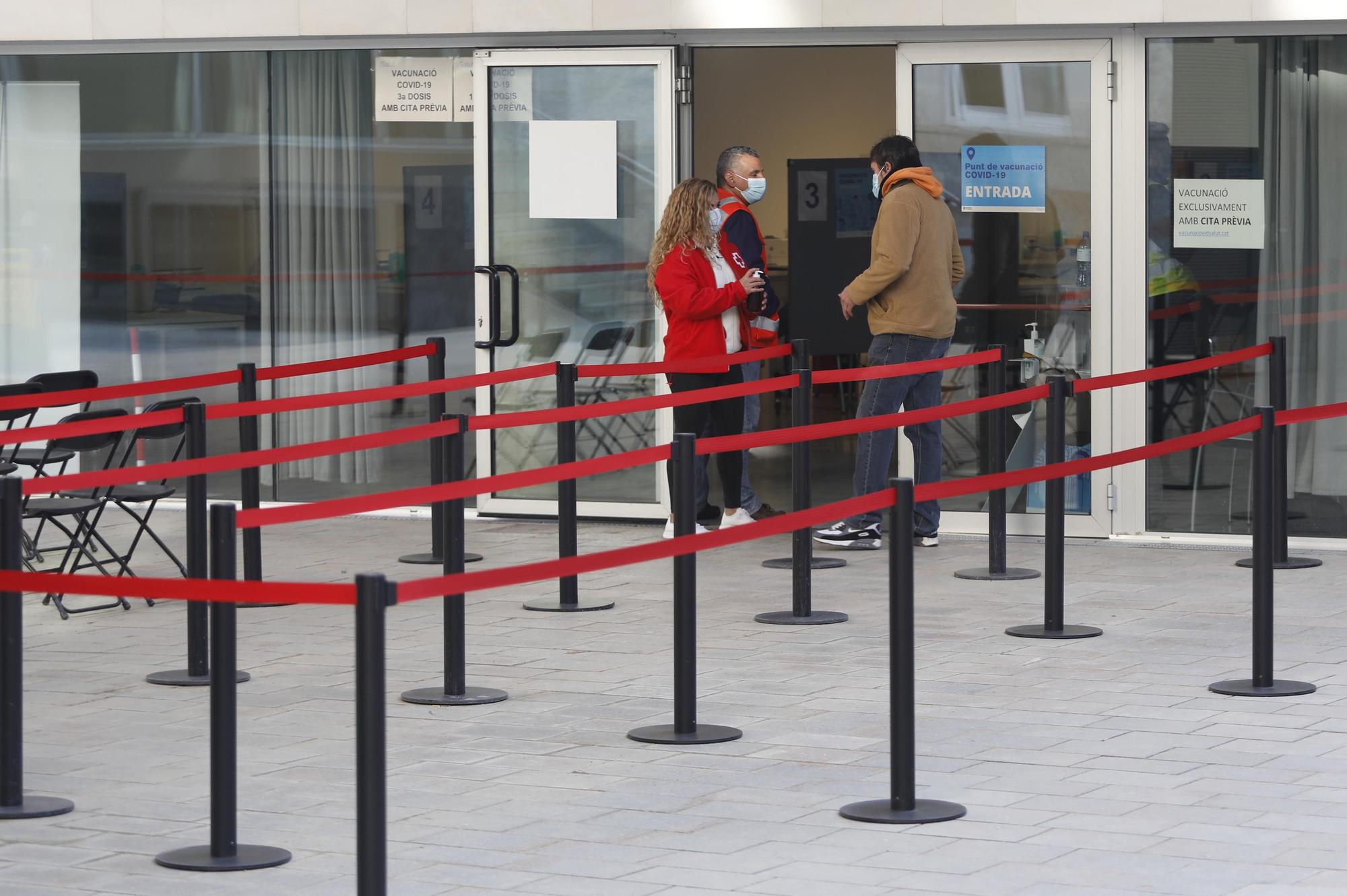 Girona vacuna sense cita prèvia per compensar les anul·lacions