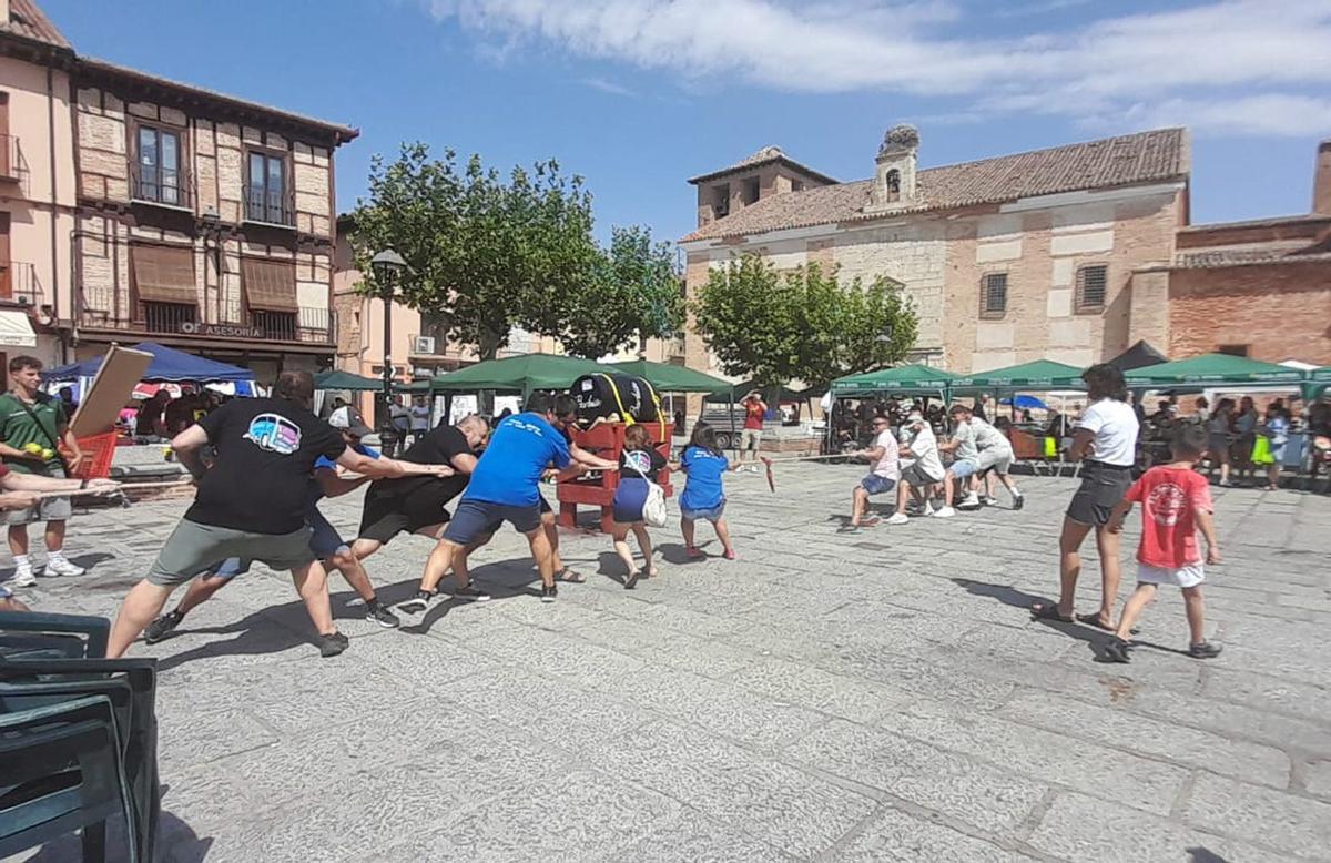 Juegos en la Plaza Mayor el Día de las Peñas. | Carmen Toro