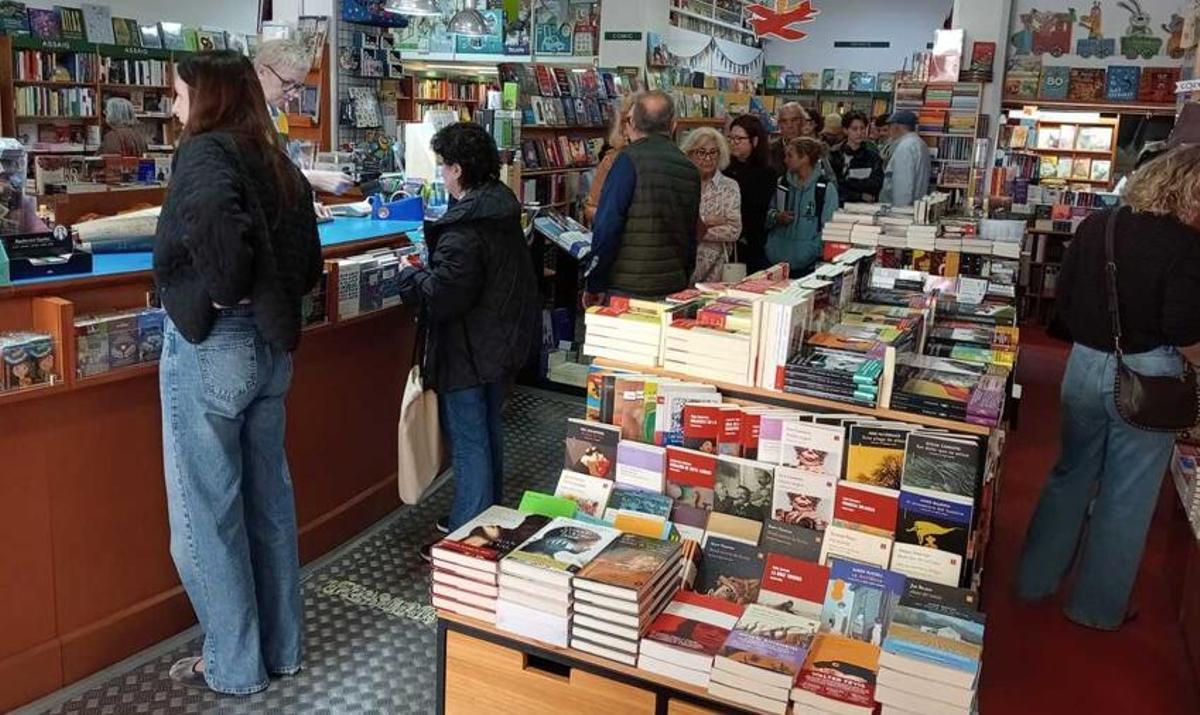 El establecimiento de la avenida d'Alacant, lleno, a media mañana de este 23 de abril