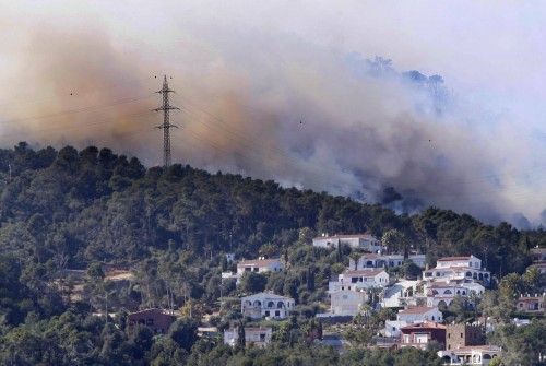 Incendi forestal a peu de les Gavarres