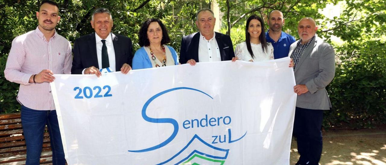 La delegación gallega, en la entrega ayer de los distintivos Sendero azul 2022, en Madrid. |   // L.O.