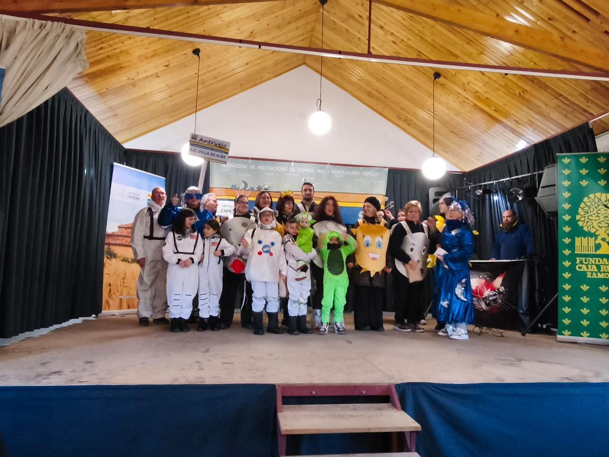 El Antruejo de Espigas recorre las calles de Villalube