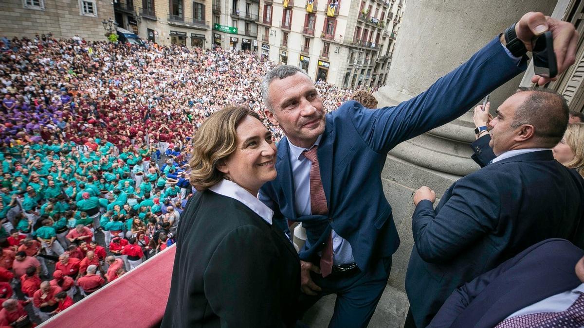 El món s’ensorra, però la Mercè enamora