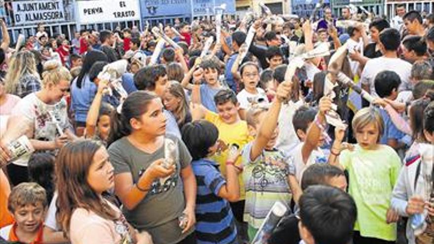 CIENTOS DE NIÑOS DISFRUTAN DEL ENCIERRO INFANTIL