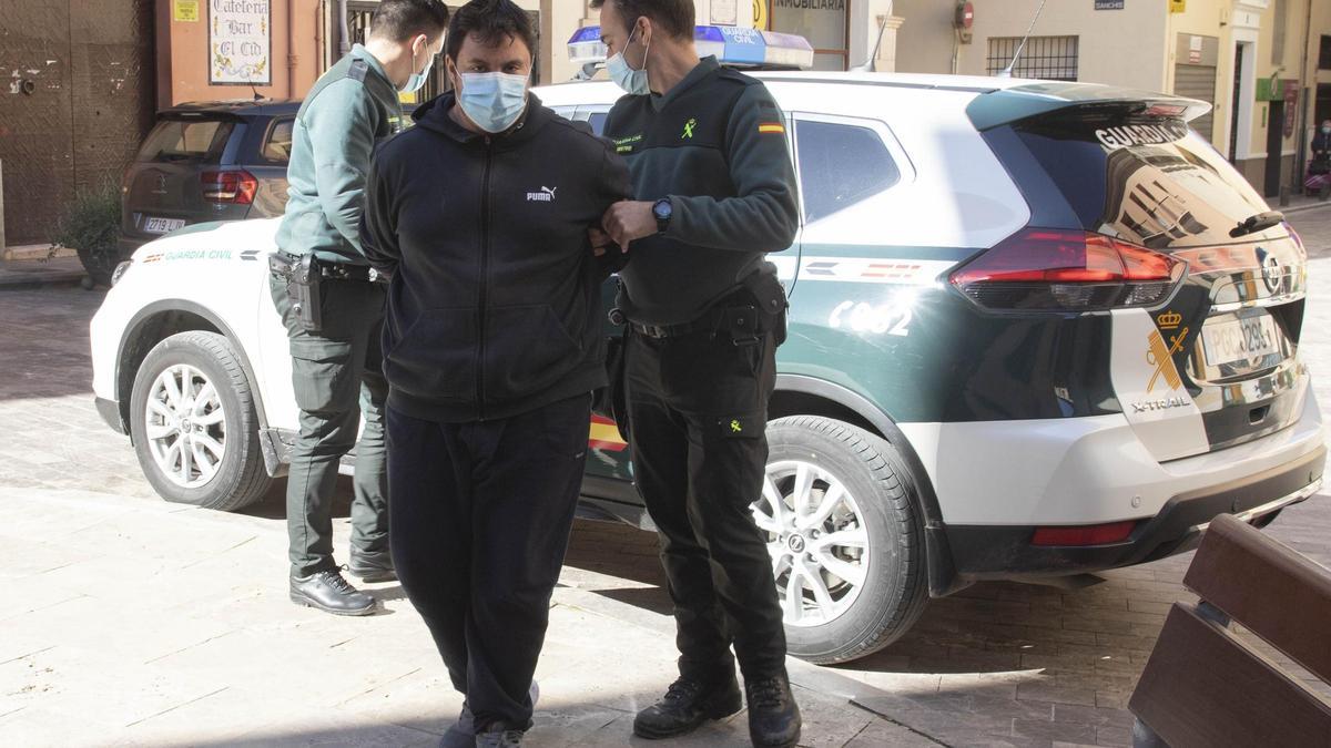 El joven absuelto de intentar asesinar a su madre en Navarrés durante un brote psicótico agudo.