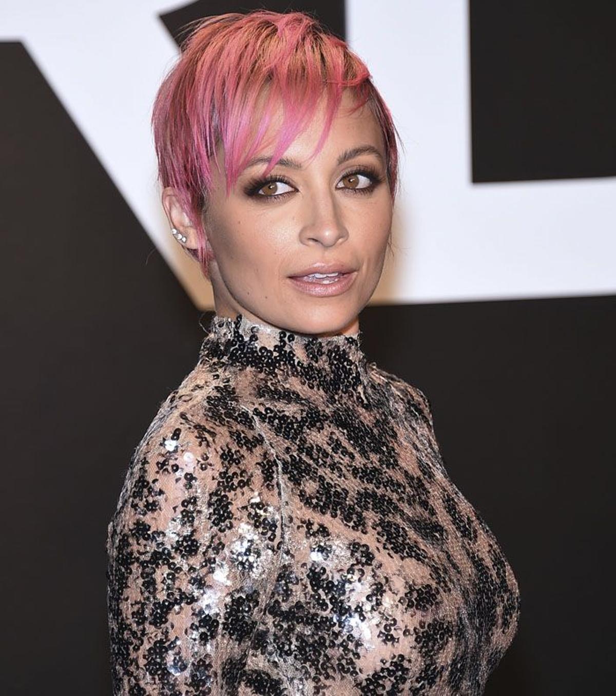 Nicole Richie, con pelo rosa