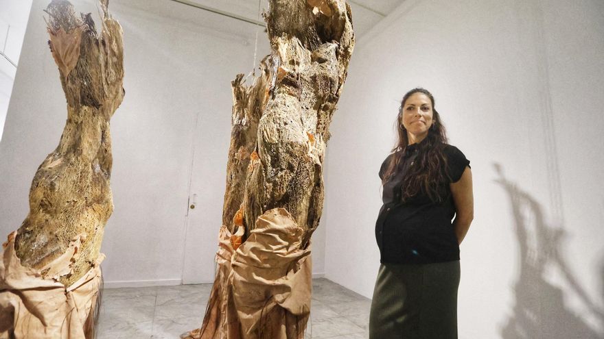 Ithaisa P. Conesa reflexiona sobre piel y materia en la Sala de Arte Contemporáneo de Santa Cruz