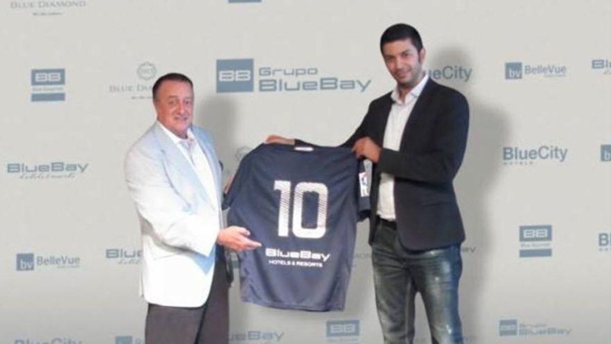 Imagen de presentación del patrocinio de BlueBay en las camisetas de 2013.