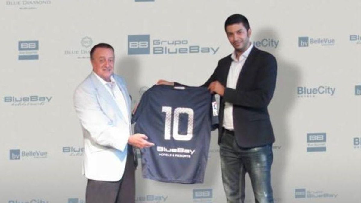 Imagen de presentación del patrocinio de BlueBay en las camisetas de 2013