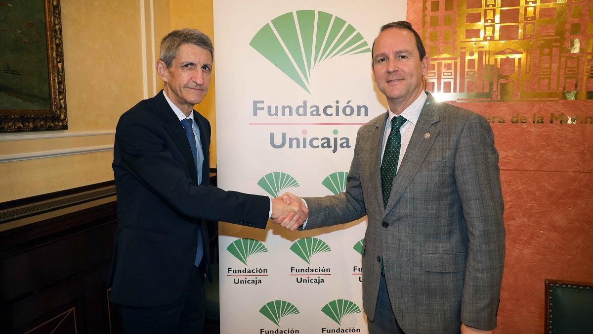 José M. Domínguez, presidente de la Fundación Unicaja, y José Ignacio García, rector de la Unia.