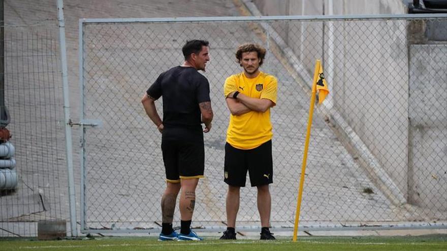 Forlán dirige su primer entrenamiento en Peñarol