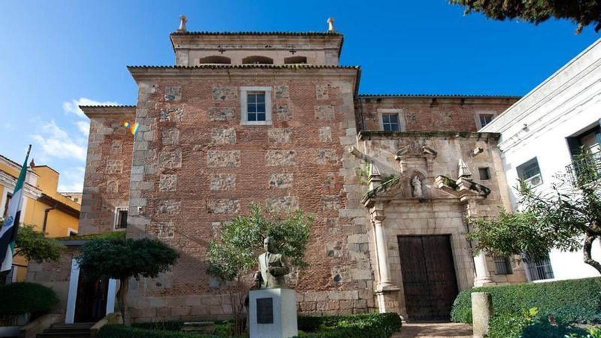 Fachada de la antigua iglesia de Santa Clara.