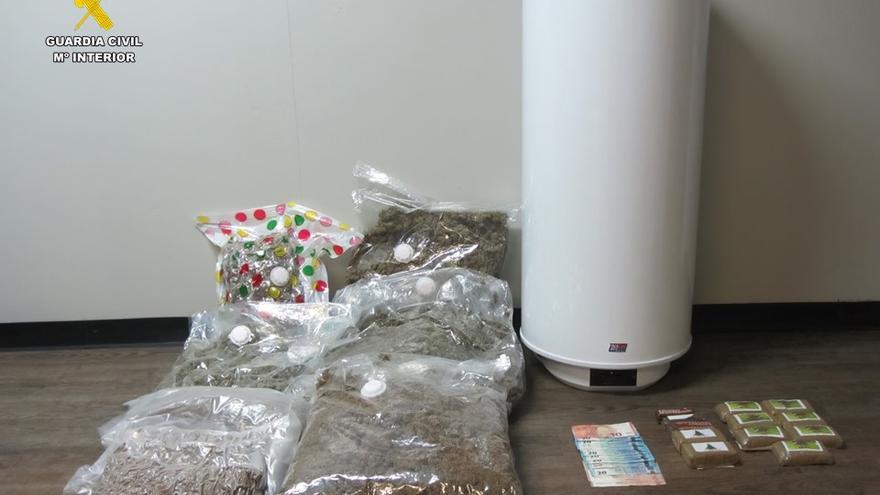 La Guardia Civil detiene en Dénia a un joven con un calentador eléctrico de agua lleno de marihuana y hachís