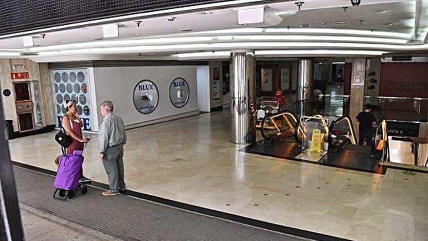 La planta principal del centro comercial Bulevar Papagayo en su entrada por la calle Panaderas.