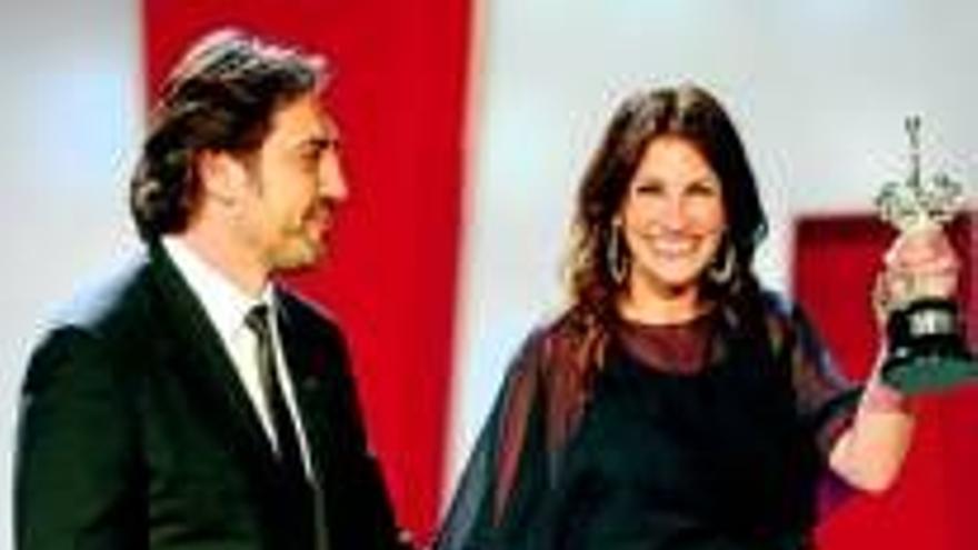 Bardem se rinde a Julia Roberts en San Sebastián