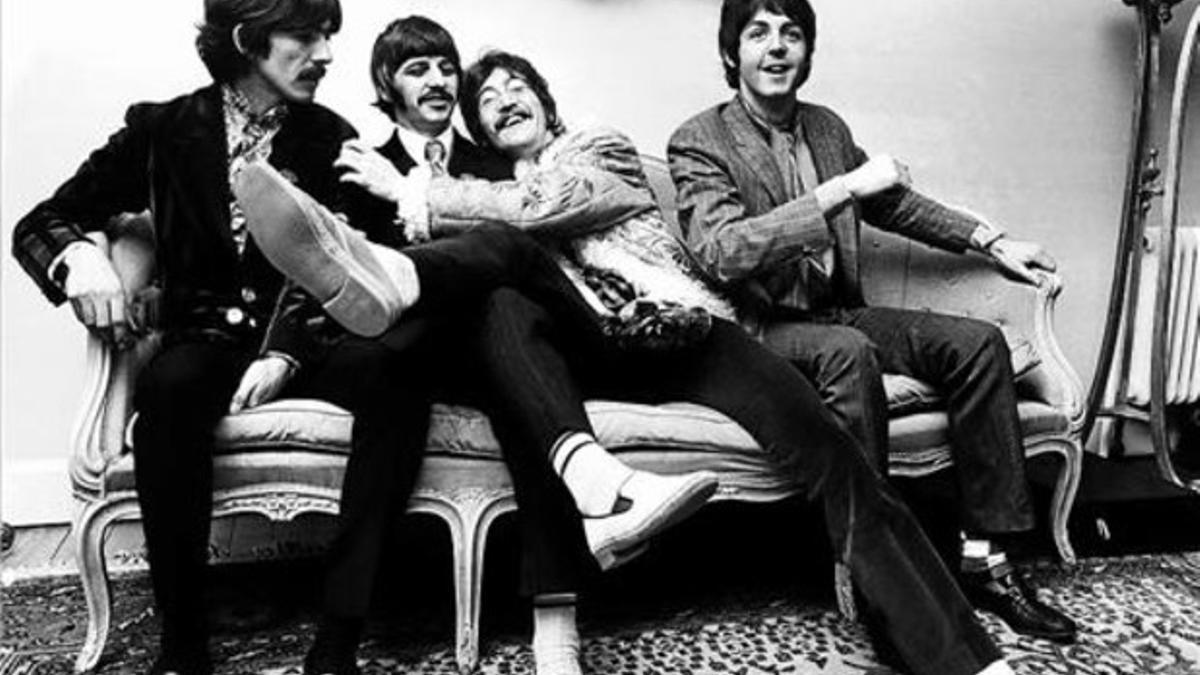 El cuarteto celebrando el lanzamiento del álbum 'Sgt. Pepper's', en casa de su representante Brian Epstein.