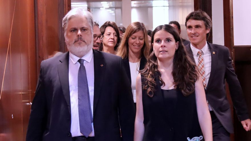 Junts &quot;espera&quot; que Puigdemont pugui entrar al Parlament per votar la investidura i acusa el Govern de no &quot;facilitar-ho&quot;