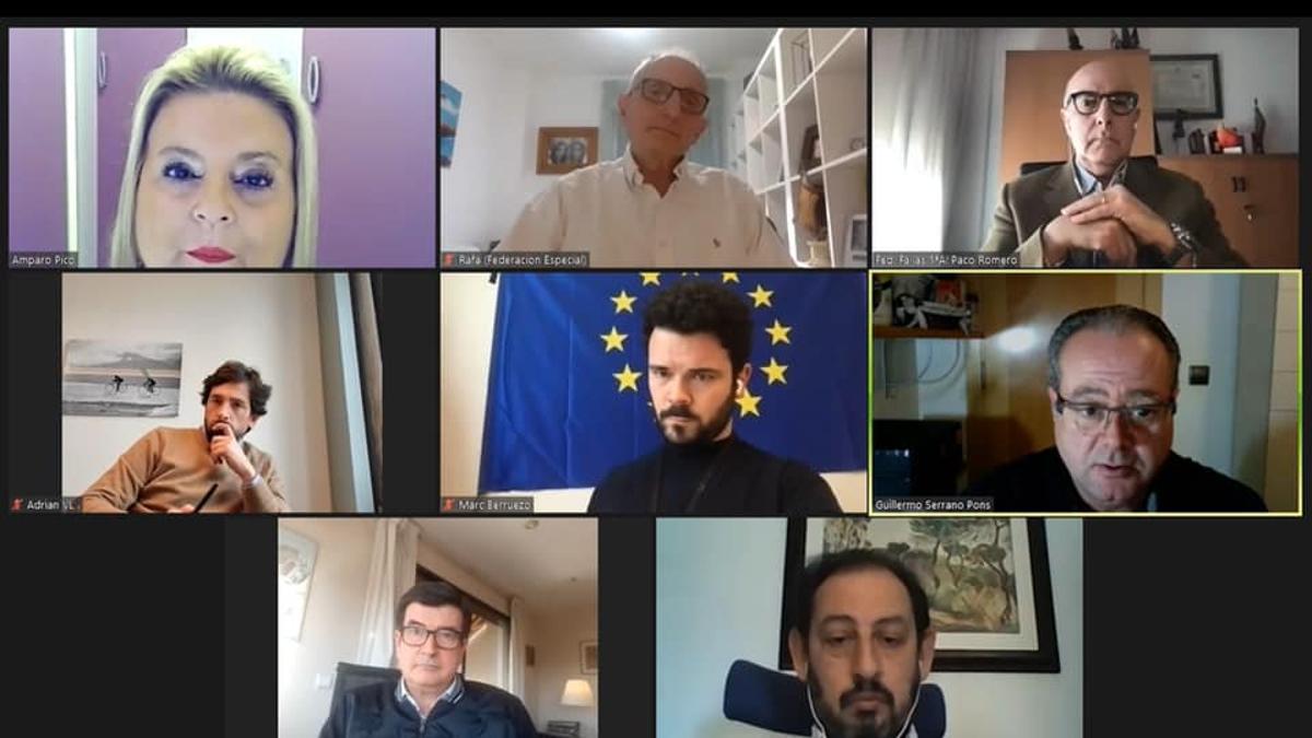 Los colectivos falleros, con los representantes de Ciudadanos en València y en Europa