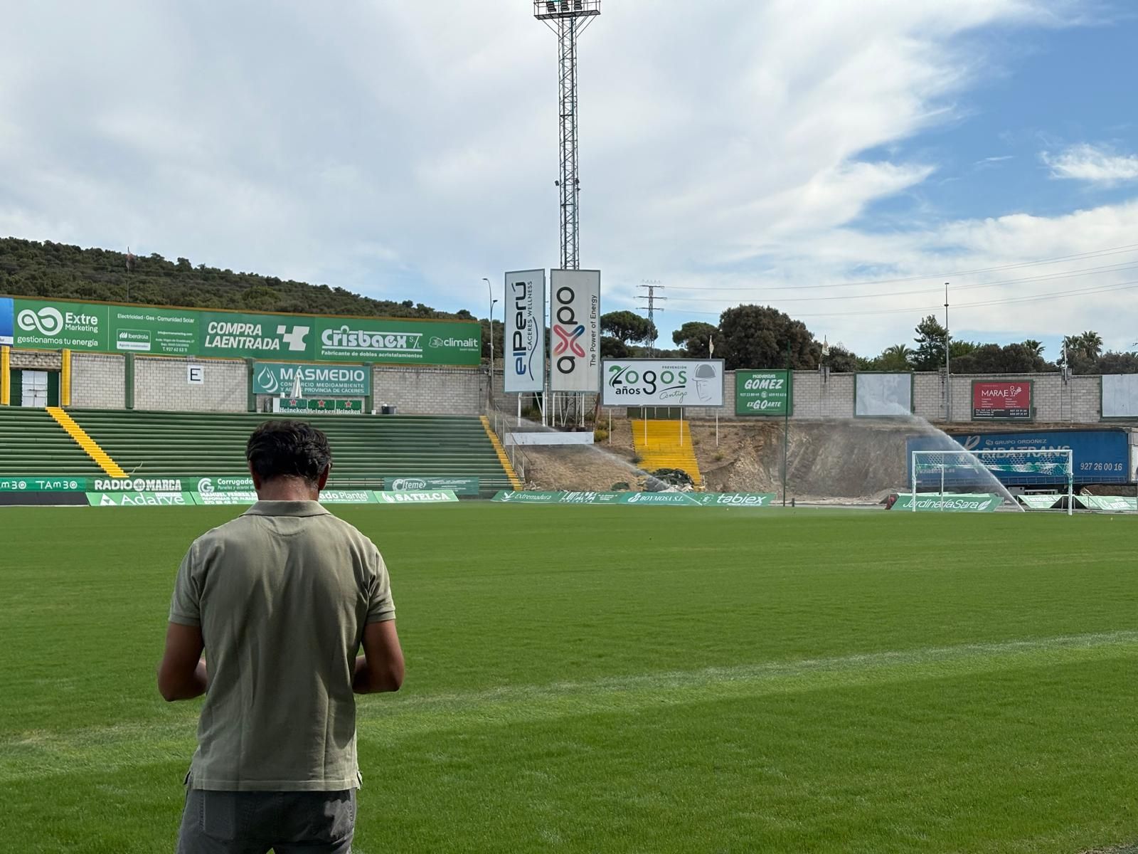 Fotogalería: El césped del Príncipe Felipe, listo para la vuelta del Cacereño