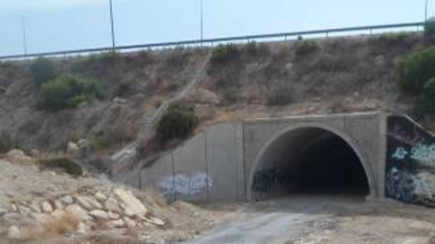 Un nuevo vial acabará con el aislamiento que causó la reforma de la N-332 en una urbanización de El Campello