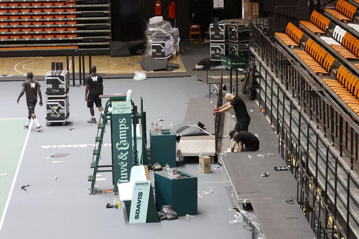 Desmontaje de las pistas de La Fonteta tras la Copa Davis Desmontaje de las pistas de La Fonteta tras la Copa Davis