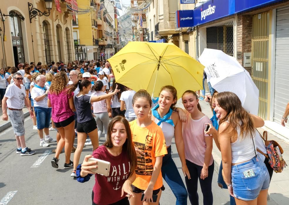 Multitudinaria participación en la tradicional carrera del Ayuntamiento a la plaza Castelar con motivo de la festividad de la Virgen de la Salud