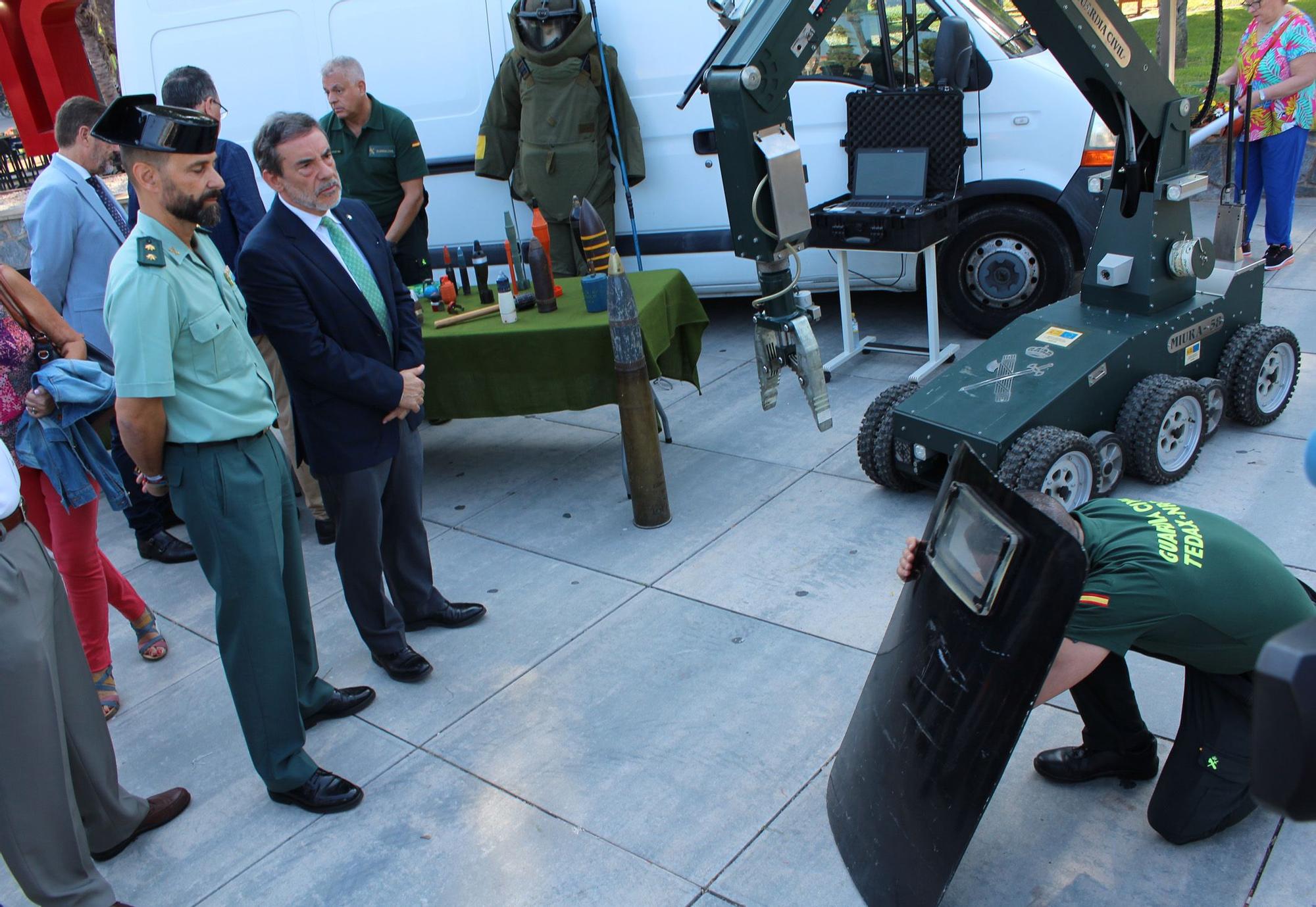 La Guardia Civil expone sus recursos humanos y técnicos por la festividad de su Patrona