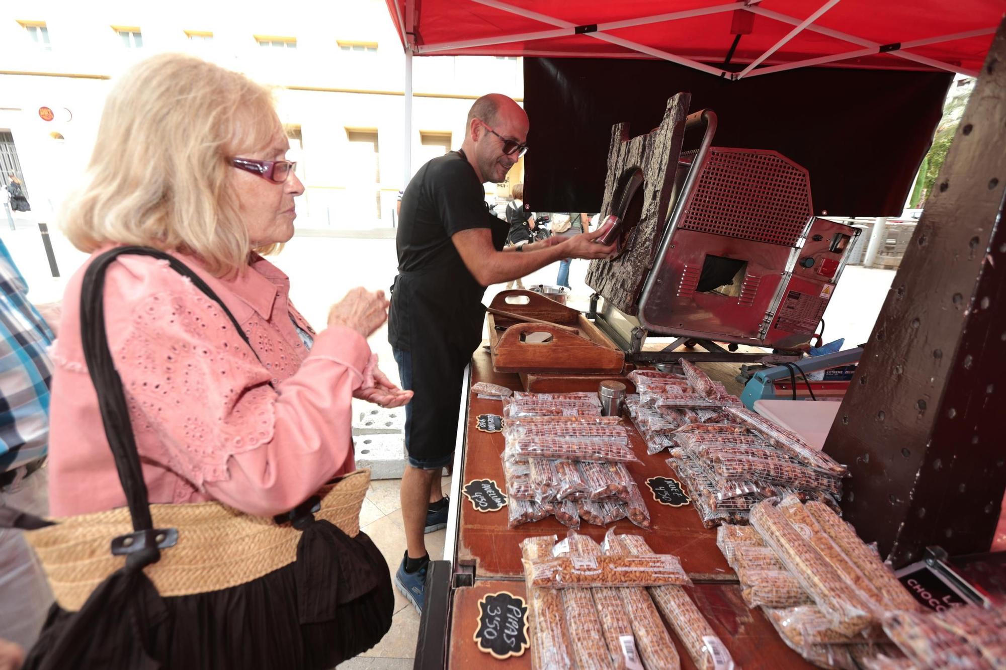 La segunda jornada de la Fería de artesanía arrasa en Castelló