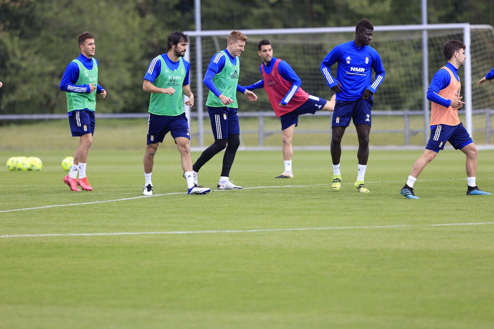 Las imágenes del último entrenamiento del Oviedo antes del derbi