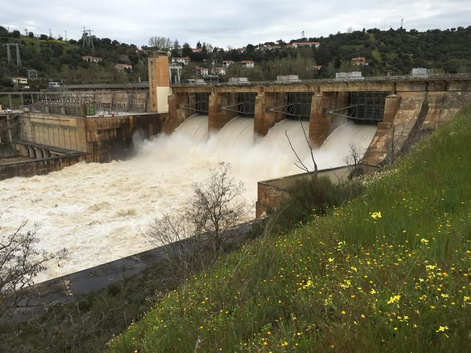 Las presas de Zamora abren los aliviaderos