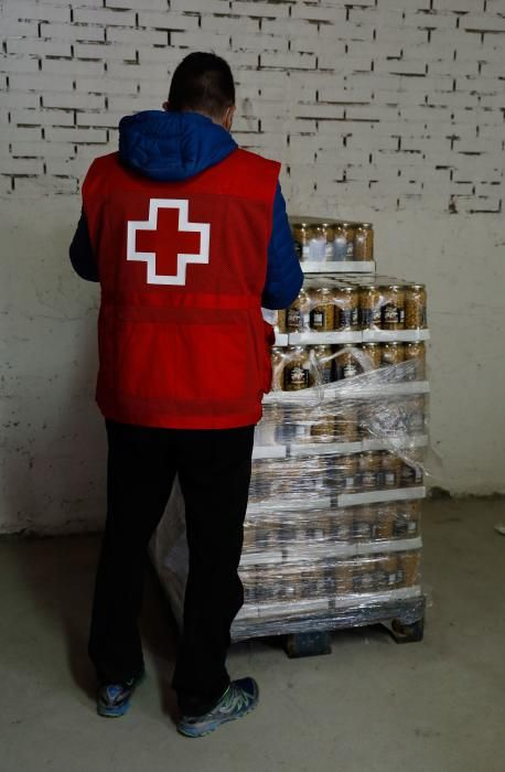 Banco de alimentos de Cruz Roja en Sotrondio