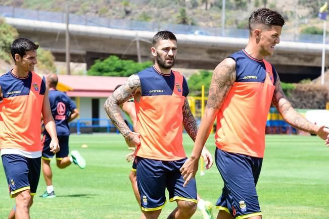 Entrenamiento de la UD Las Palmas en Barranco ...